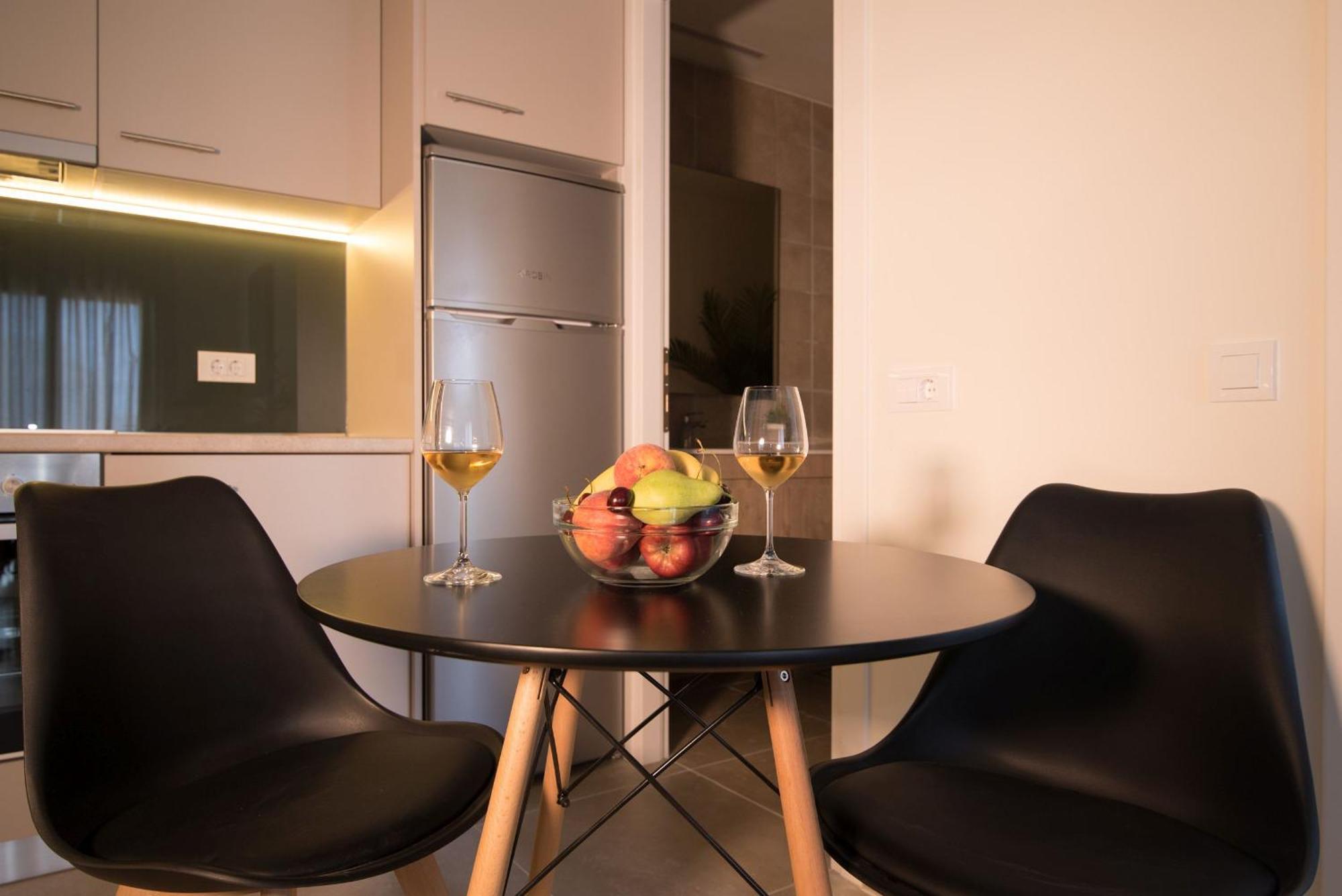 Lodge Modern Apartments, In Kalamaki Centre Room photo